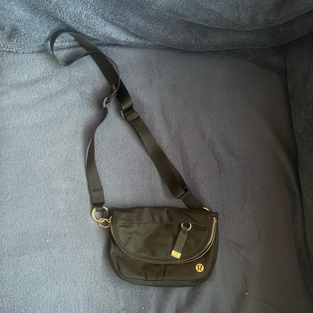 Lululemon micro festival bag